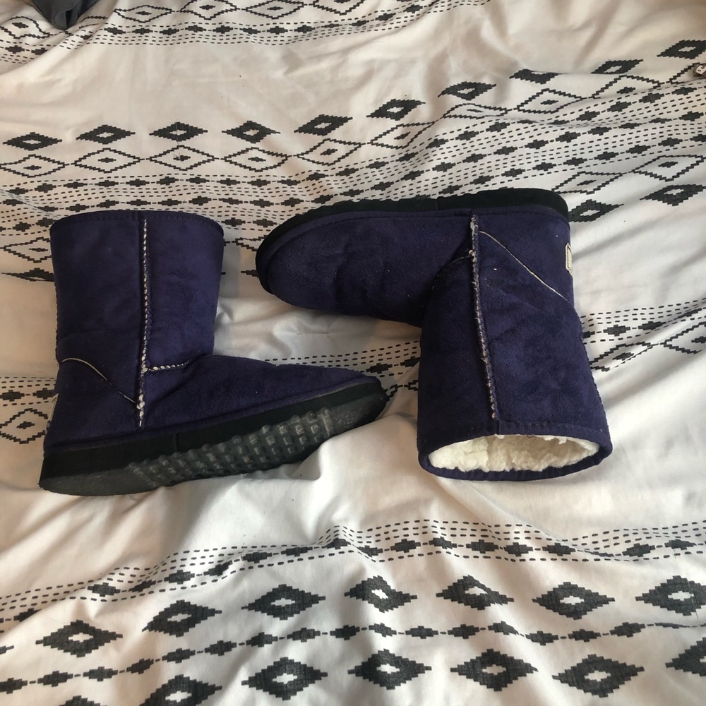 Size 7 purple uggs